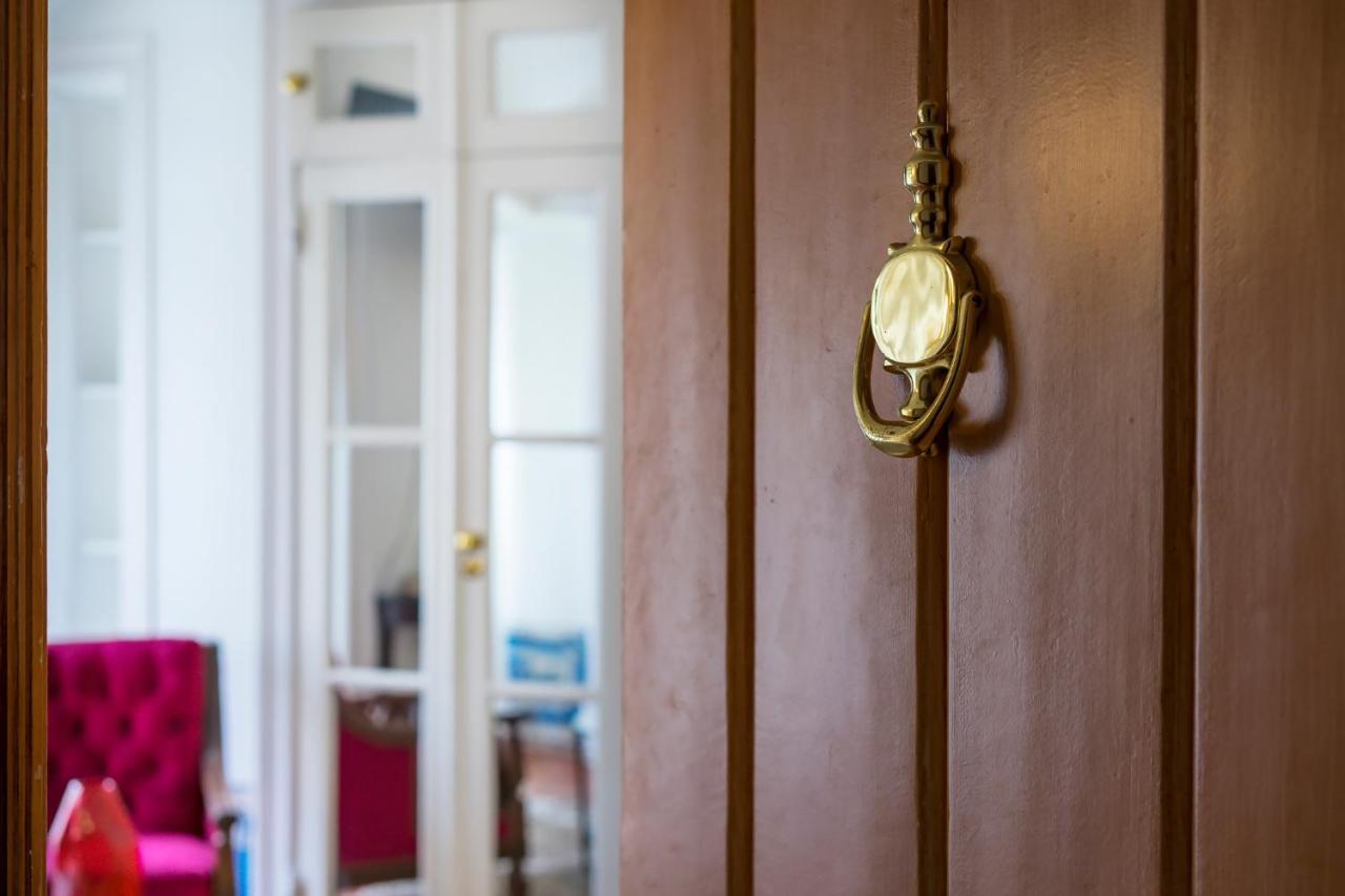 Romantic + Tejo River View Apartment Lissabon